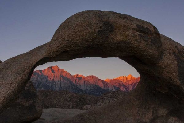 CA, Alabama Hills Mt Whitney from Mobius Arch
